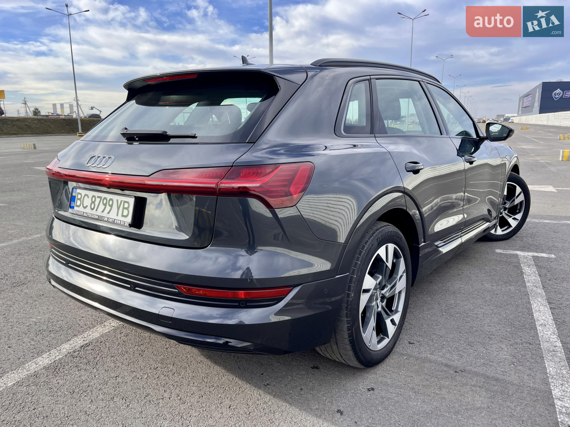 2020 Audi e-tron - мініатюра 107
