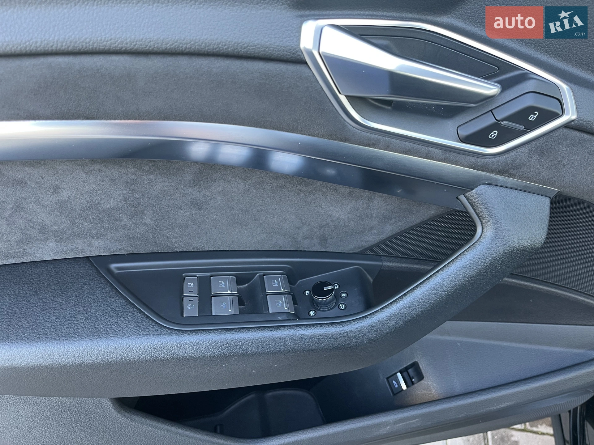 2020 Audi e-tron - мініатюра 3
