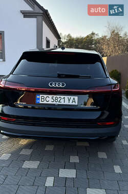 Внедорожник / Кроссовер Audi e-tron 2021 в 