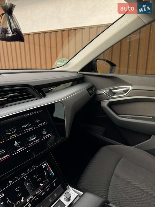 Позашляховик / Кросовер Audi e-tron 2021 в Золочеві