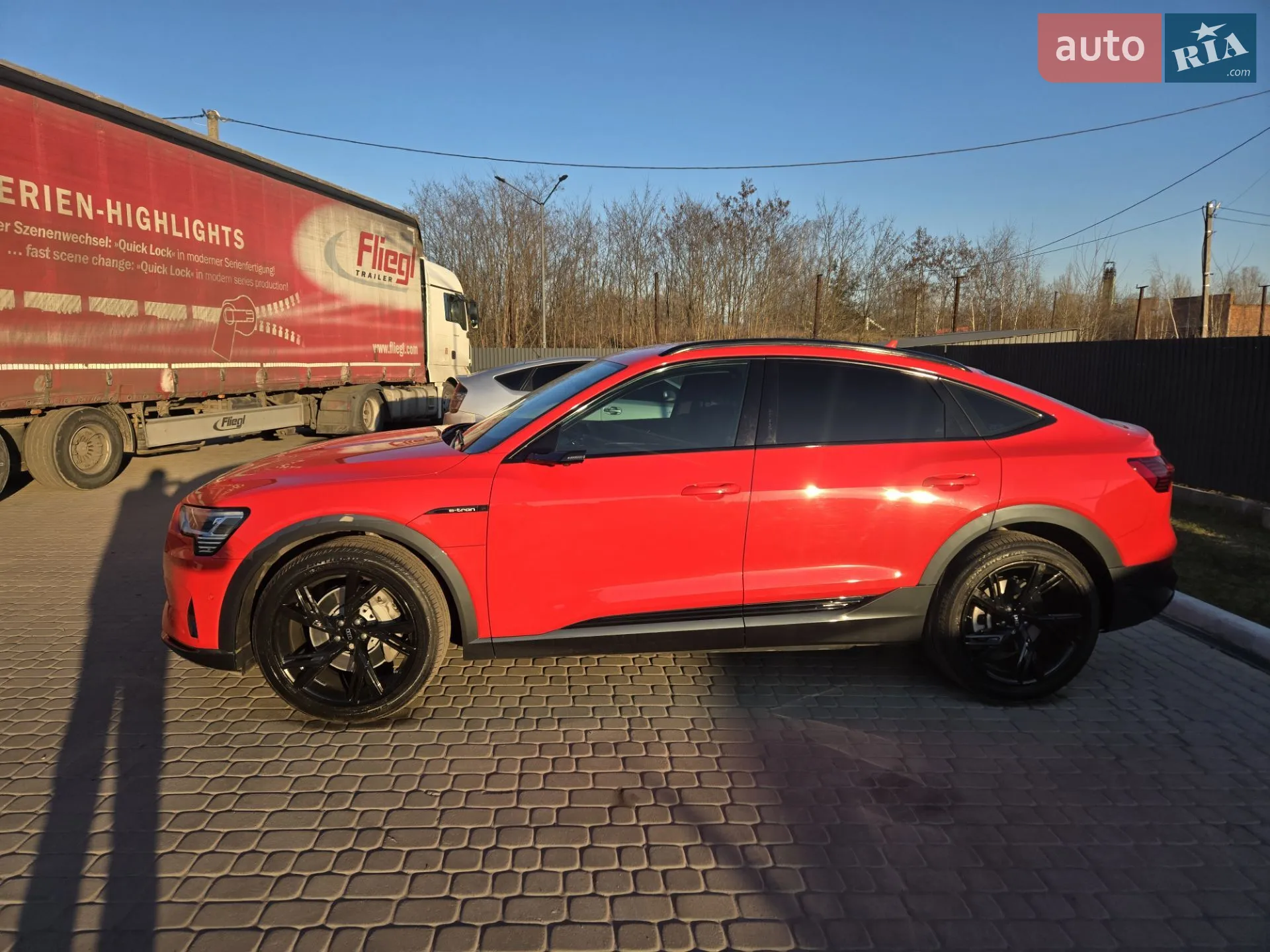 2020 Audi e-tron - мініатюра 2