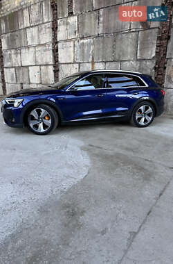Внедорожник / Кроссовер Audi e-tron 2020 в 