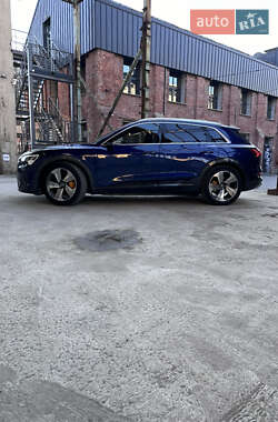 Внедорожник / Кроссовер Audi e-tron 2020 в 
