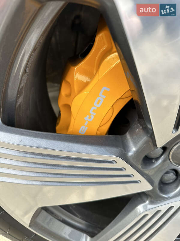 Внедорожник / Кроссовер Audi e-tron 2020 в Львове