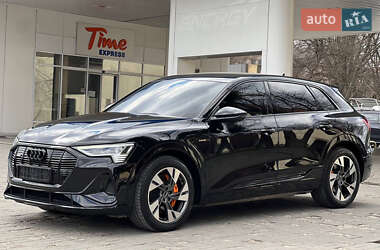 Внедорожник / Кроссовер Audi e-tron 2022 в 