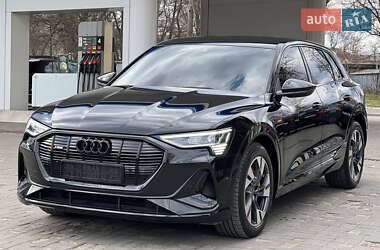 Внедорожник / Кроссовер Audi e-tron 2022 в 