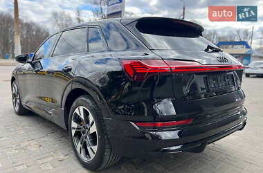 Внедорожник / Кроссовер Audi e-tron 2022 в 