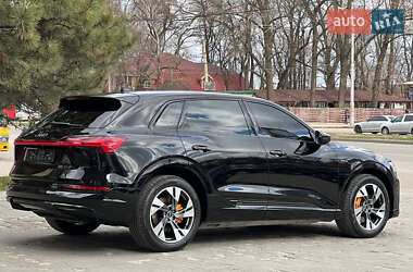 Внедорожник / Кроссовер Audi e-tron 2022 в 