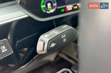 Внедорожник / Кроссовер Audi e-tron 2022 в 