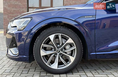 Внедорожник / Кроссовер Audi e-tron 2020 в 