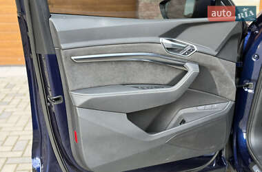 Внедорожник / Кроссовер Audi e-tron 2020 в 