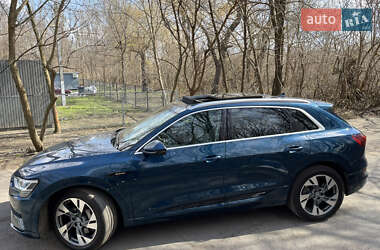 Внедорожник / Кроссовер Audi e-tron 2020 в 