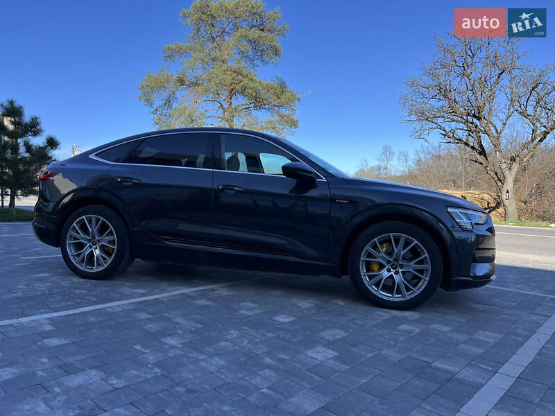 Внедорожник / Кроссовер Audi e-tron 2022 в Ужгороде