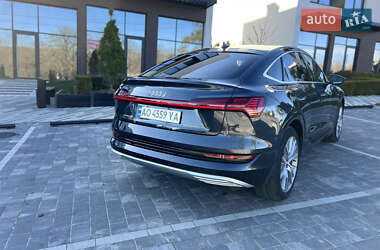 Внедорожник / Кроссовер Audi e-tron 2022 в 