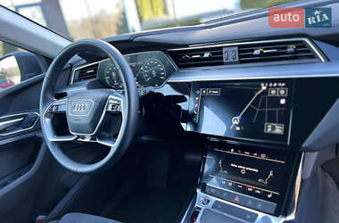 Внедорожник / Кроссовер Audi e-tron 2022 в 