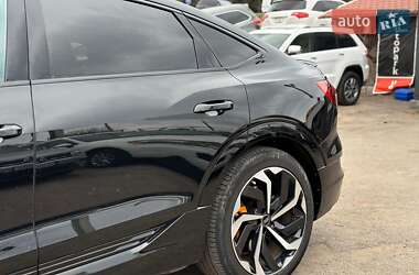 Внедорожник / Кроссовер Audi e-tron 2022 в 