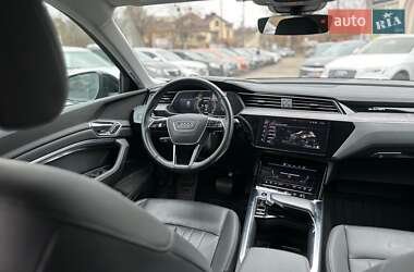 Внедорожник / Кроссовер Audi e-tron 2022 в 