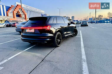 Внедорожник / Кроссовер Audi e-tron 2020 в 