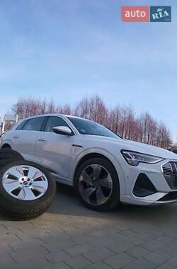 Внедорожник / Кроссовер Audi e-tron 2020 в 