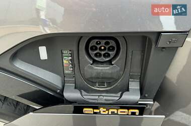 Внедорожник / Кроссовер Audi e-tron 2020 в 
