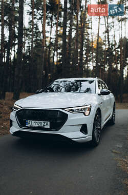 Позашляховик / Кросовер Audi e-tron 2019 в 
