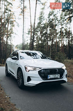 Позашляховик / Кросовер Audi e-tron 2019 в 