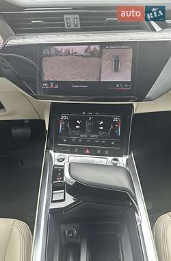 Внедорожник / Кроссовер Audi e-tron 2021 в 