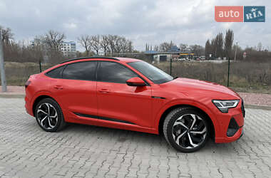 Внедорожник / Кроссовер Audi e-tron 2020 в 