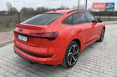 Внедорожник / Кроссовер Audi e-tron 2020 в 