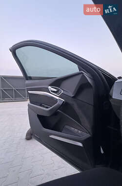 Внедорожник / Кроссовер Audi e-tron 2020 в 