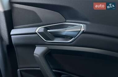 Внедорожник / Кроссовер Audi e-tron 2019 в 