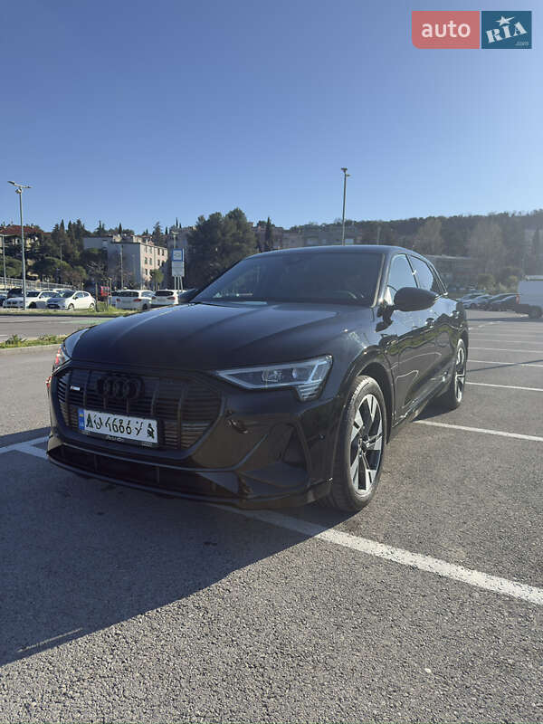 Внедорожник / Кроссовер Audi e-tron 2021 в Киеве