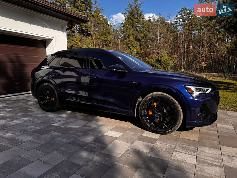 Позашляховик / Кросовер Audi e-tron 2022 в Києві