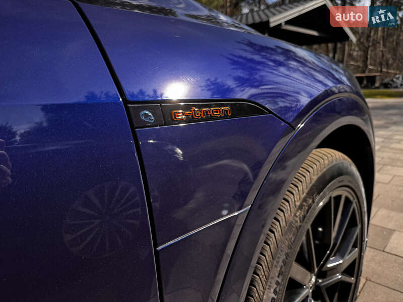 Позашляховик / Кросовер Audi e-tron 2022 в Києві