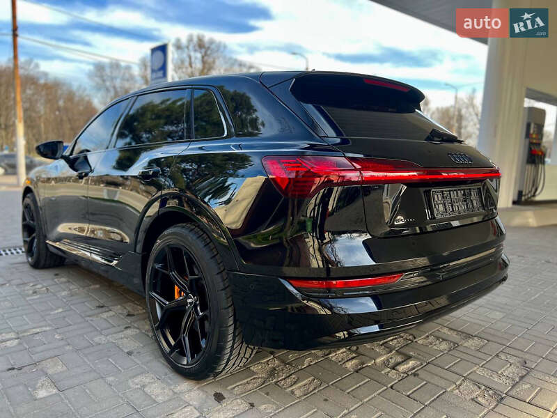 Позашляховик / Кросовер Audi e-tron 2022 в Дніпрі