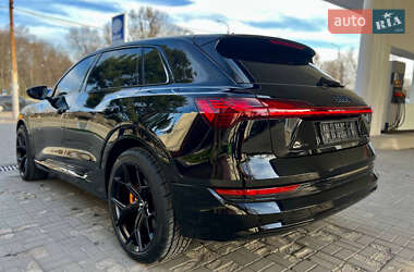 Внедорожник / Кроссовер Audi e-tron 2022 в 