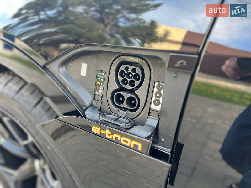 Позашляховик / Кросовер Audi e-tron 2022 в Дніпрі