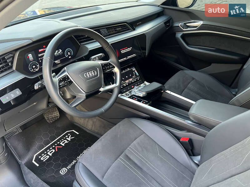 Позашляховик / Кросовер Audi e-tron 2022 в Дніпрі
