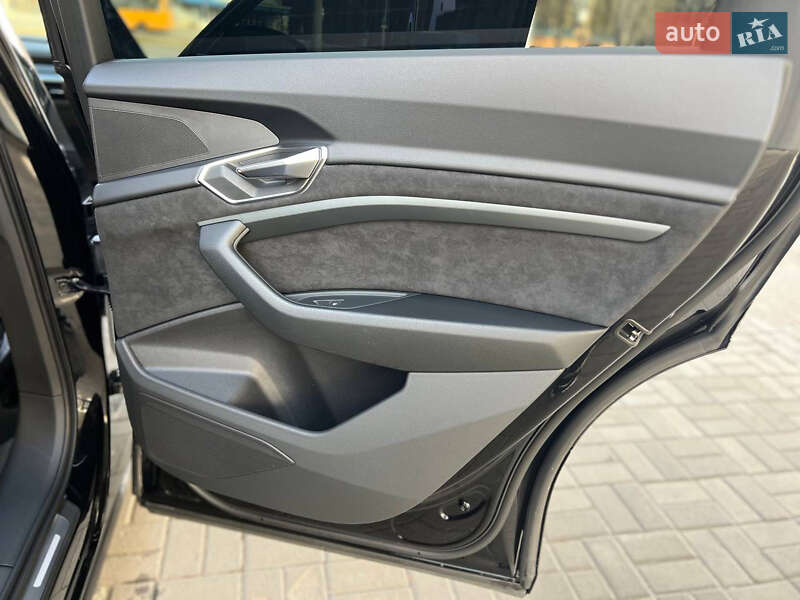 Позашляховик / Кросовер Audi e-tron 2022 в Дніпрі