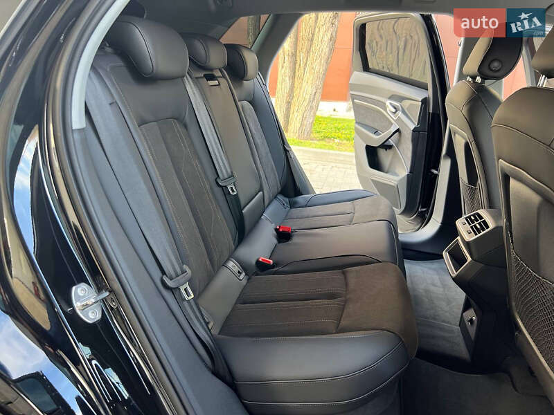 Позашляховик / Кросовер Audi e-tron 2022 в Дніпрі