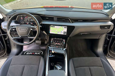Внедорожник / Кроссовер Audi e-tron 2022 в 