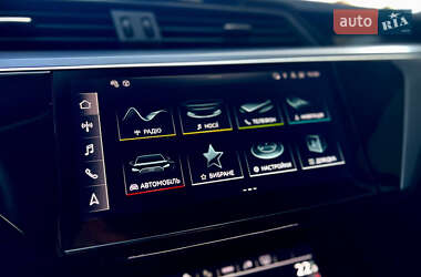Внедорожник / Кроссовер Audi e-tron 2022 в 