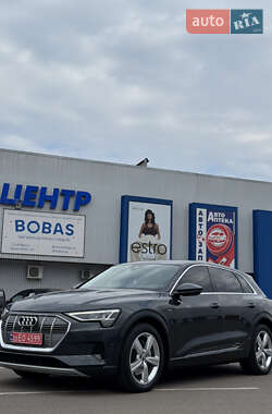 Внедорожник / Кроссовер Audi e-tron 2020 в 