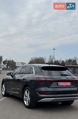Внедорожник / Кроссовер Audi e-tron 2020 в 