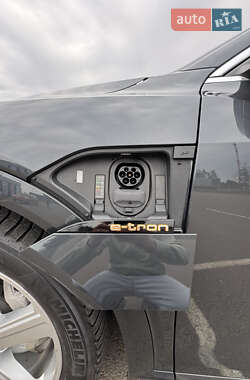 Внедорожник / Кроссовер Audi e-tron 2020 в 