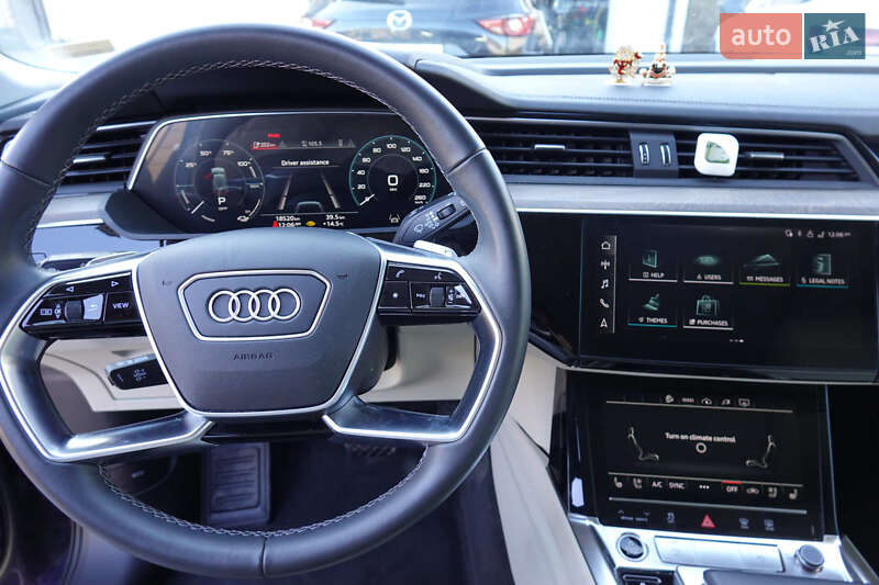 Позашляховик / Кросовер Audi e-tron 2022 в Києві