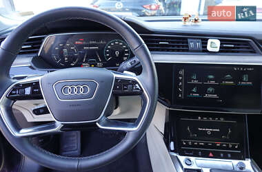 Внедорожник / Кроссовер Audi e-tron 2022 в 