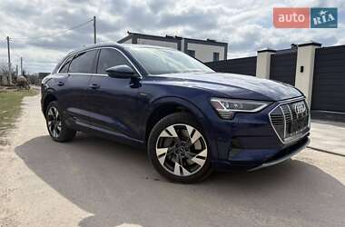 Внедорожник / Кроссовер Audi e-tron 2022 в 