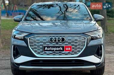 Внедорожник / Кроссовер Audi e-tron 2022 в 