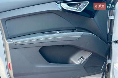 Внедорожник / Кроссовер Audi e-tron 2022 в 